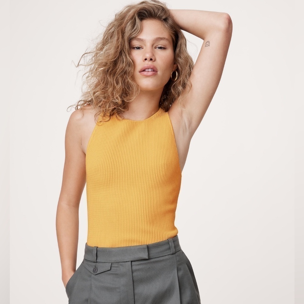 NWT! Banana Republic Super Bloom Sculpted Ribbed Tank - Size Medium 🌅2️⃣
